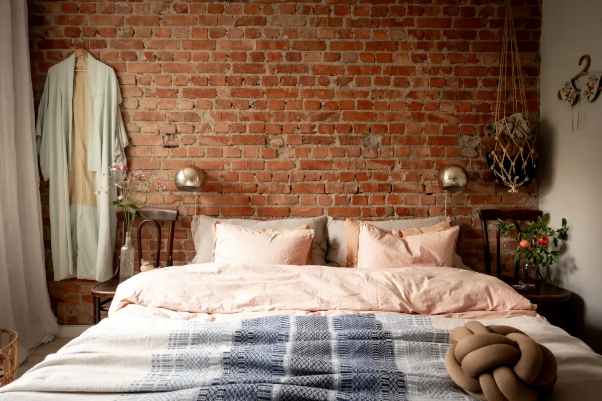 An Earthy Color Palette and Exposed Brick in a 1940s Apartment 20 c