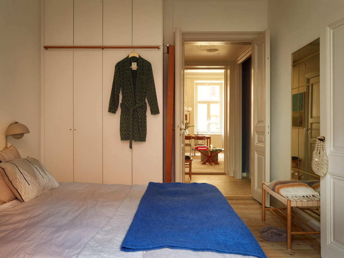 Blue and Red Color Accents in a Stylish Scandinavian Apartment 33 bedroom built-in wardrobes