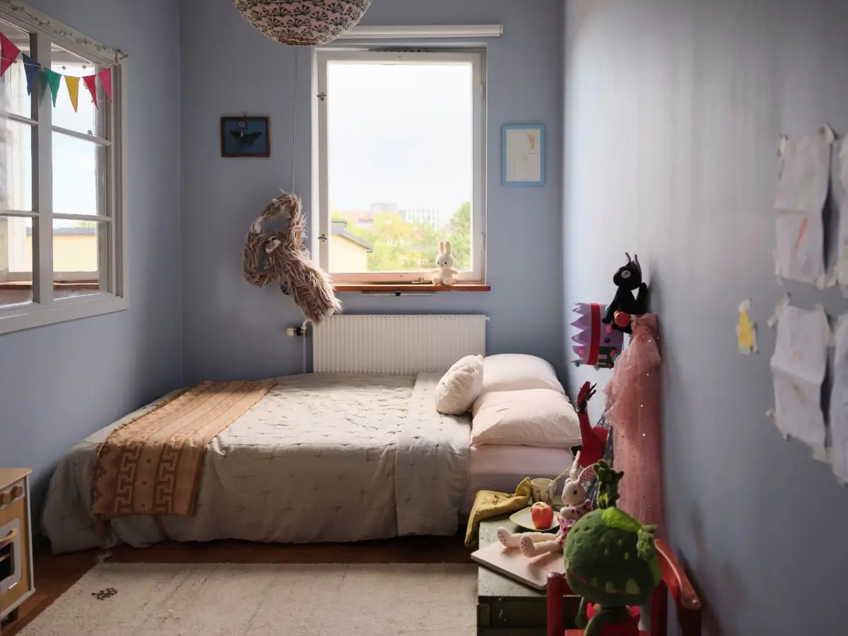 A Pink Bathroom and a Plywood Kitchen in a Stockholm Apartment 19 c