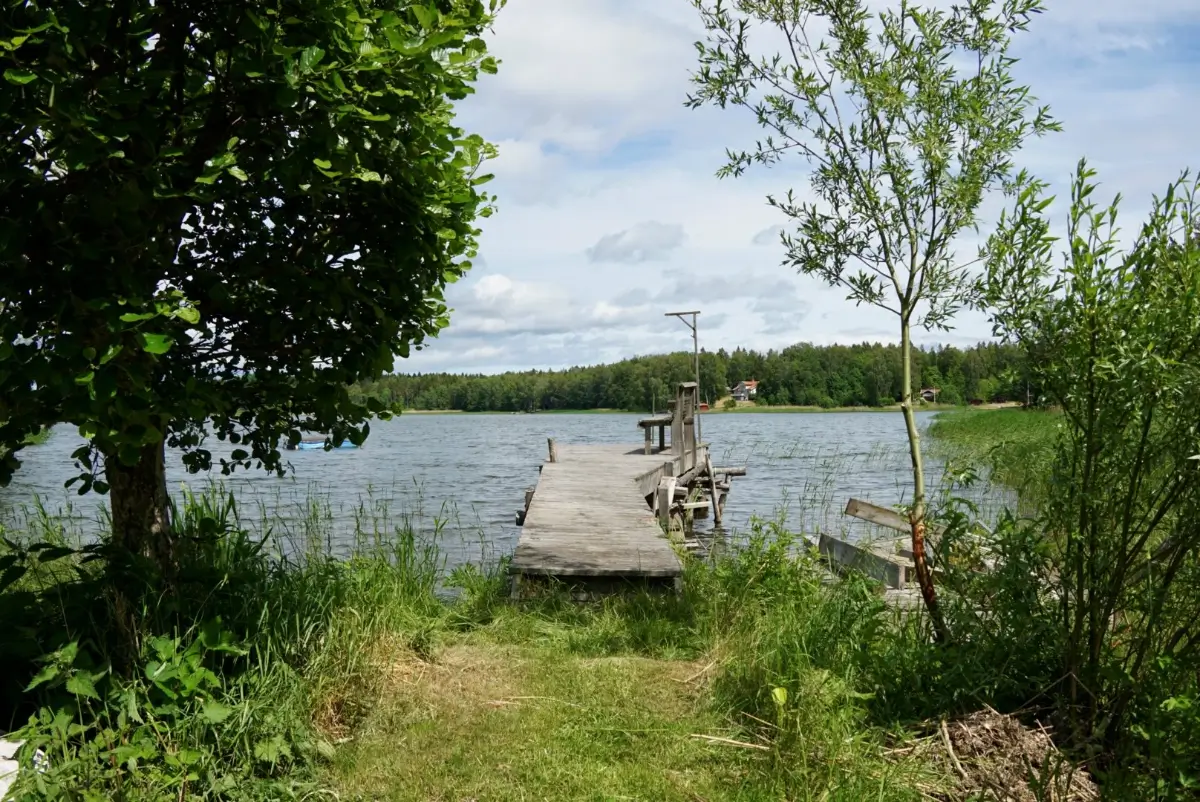 A Historic Lakeside Summer House in the Stockholm Archipelago 34 country house jetty