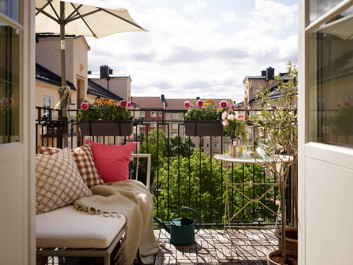 A Stockholm Apartment with a Butter-Yellow Bedroom 19 courtyard balcony