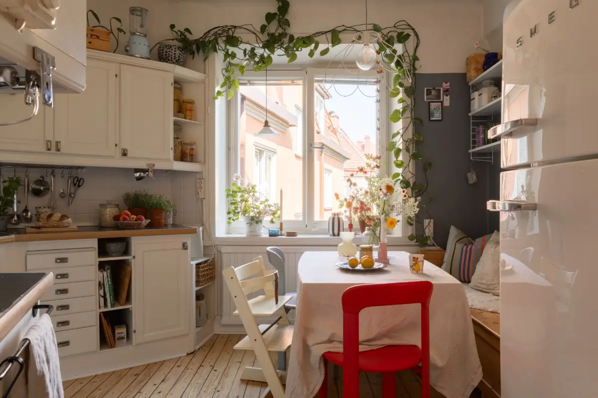 A Cozy Colorful Family Apartment with an Industrial Room Divider 11 cozy kitchen breakfast table with bench and dark blue wall nordroom