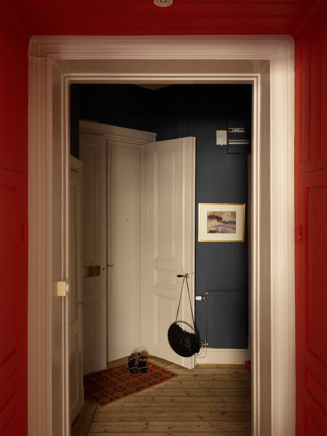 Blue and Red Color Accents in a Stylish Scandinavian Apartment 21 dark blue hall