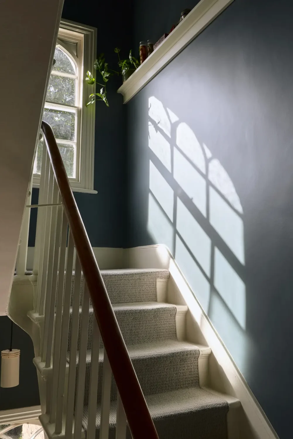 A Classic Victorian Duplex with a Lush, Private Garden in London 16 dark blue staircase