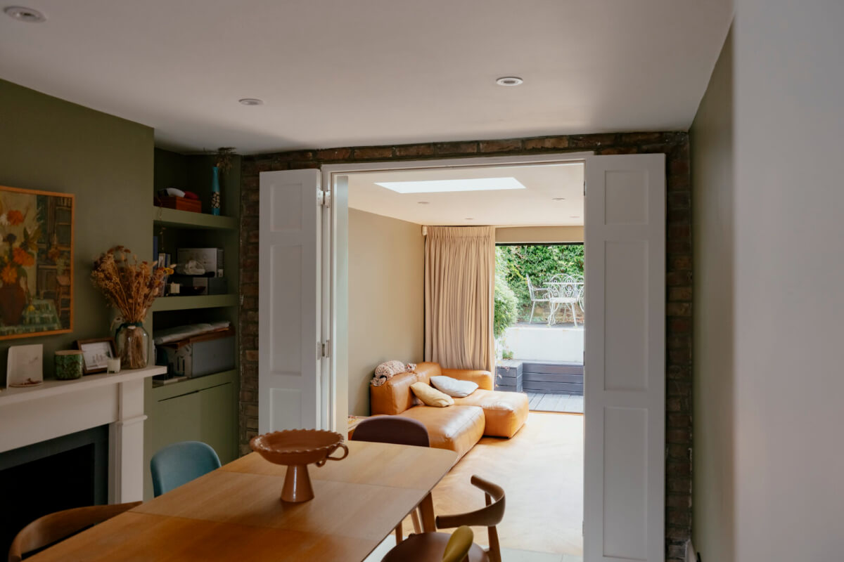 dining room with fireplace