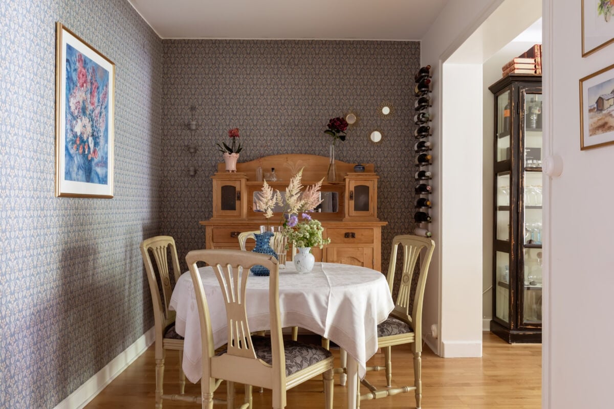 A 1930s Stockholm Apartment With Views of a Lush Garden 7 dining space with wallpaper