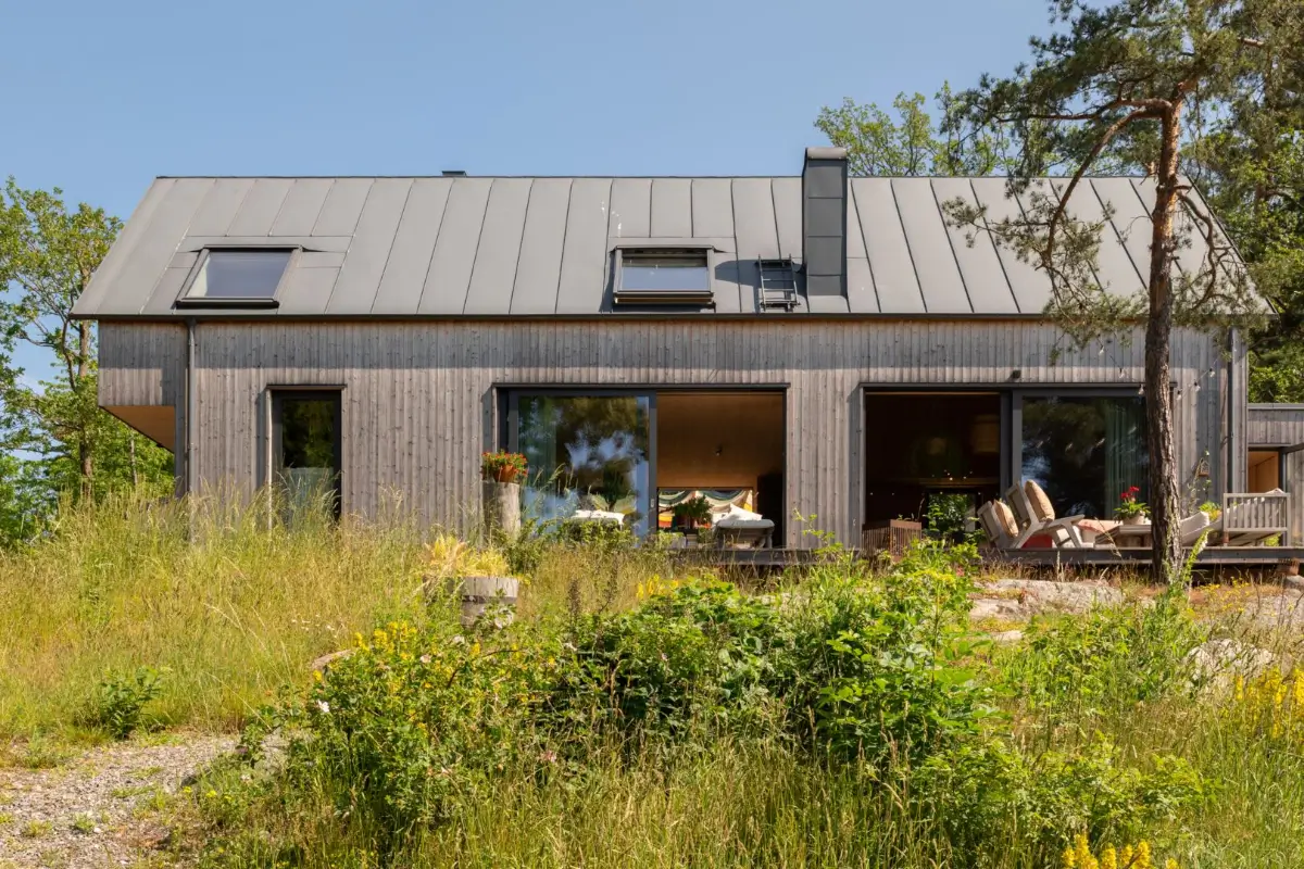 A Modern Wooden Cottage with Sea Views Close to Stockholm 39 garden