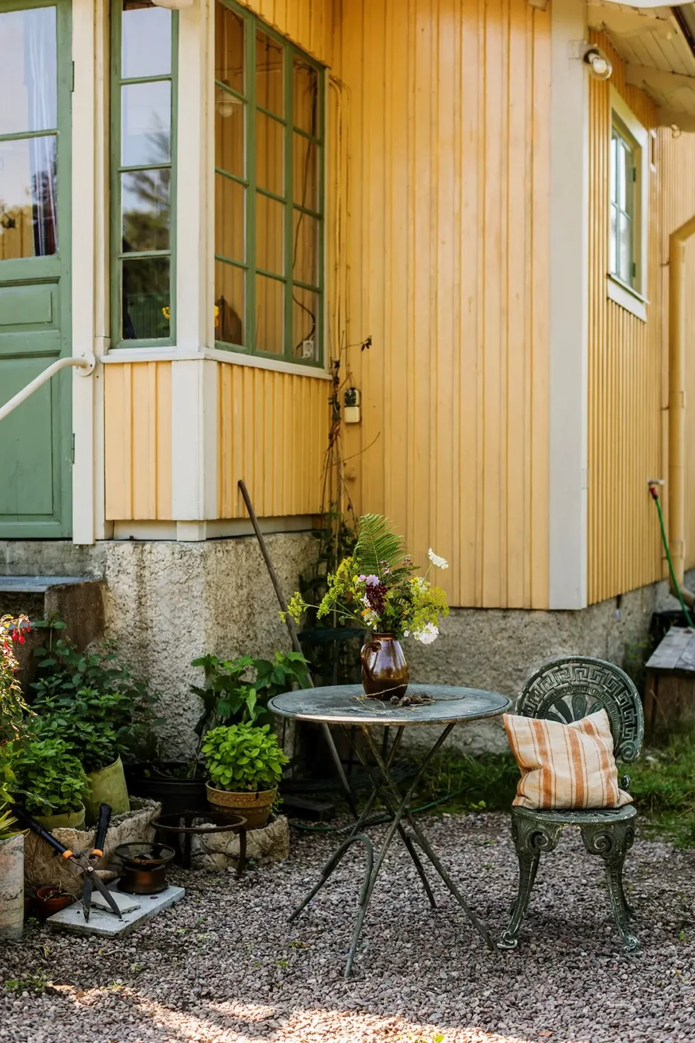 A Historic Lakeside Summer House in the Stockholm Archipelago 25 garden bistro table