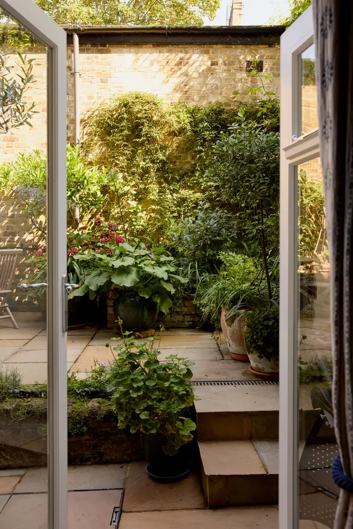 Pastel Hues in a Two-Bedroom Garden Apartment in West Kensington 19 garden doors