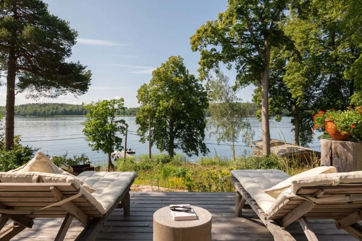 A Modern Wooden Cottage with Sea Views Close to Stockholm 29 garden lounge beds sea view