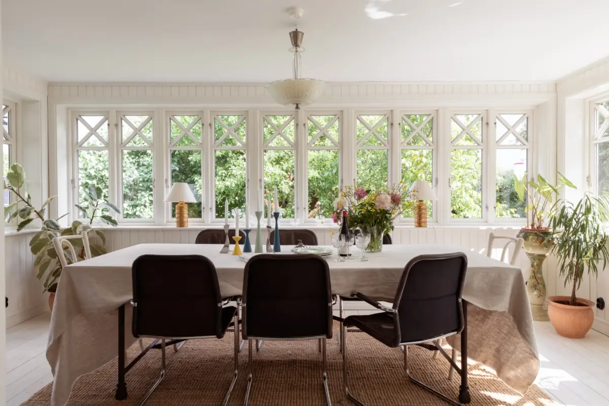 A Renovated 1920s Villa with a Spectacular Garden 16 garden room dining table