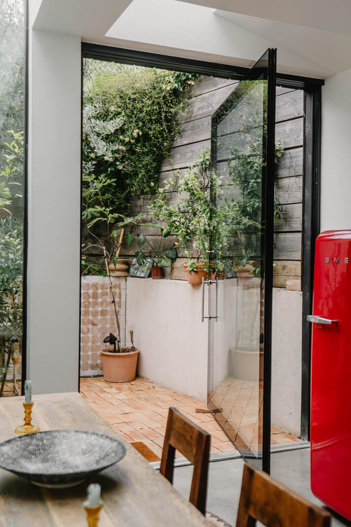A Modern Ground-Floor Apartment with a Tiny Patio Garden 6 glass door tiny patio garden
