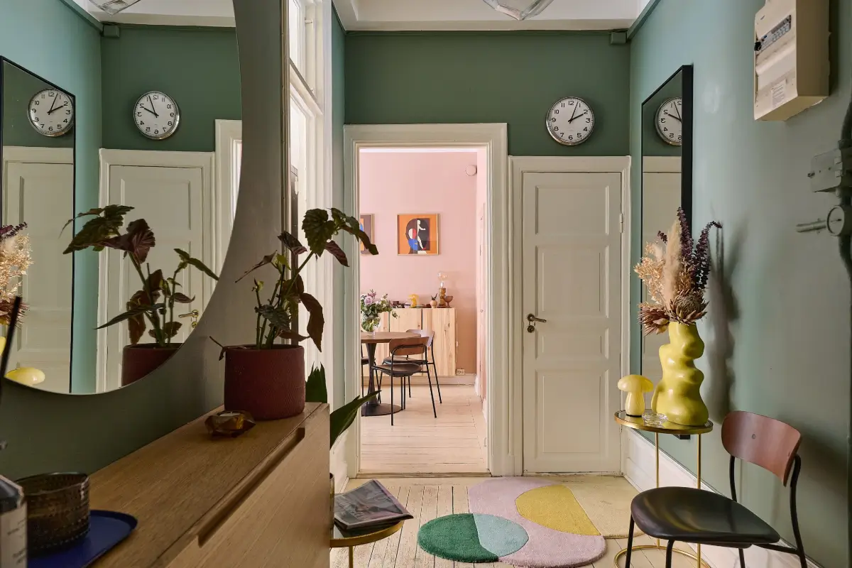 A Colorful Stockholm Apartment with a Large Terrace 7 green hall