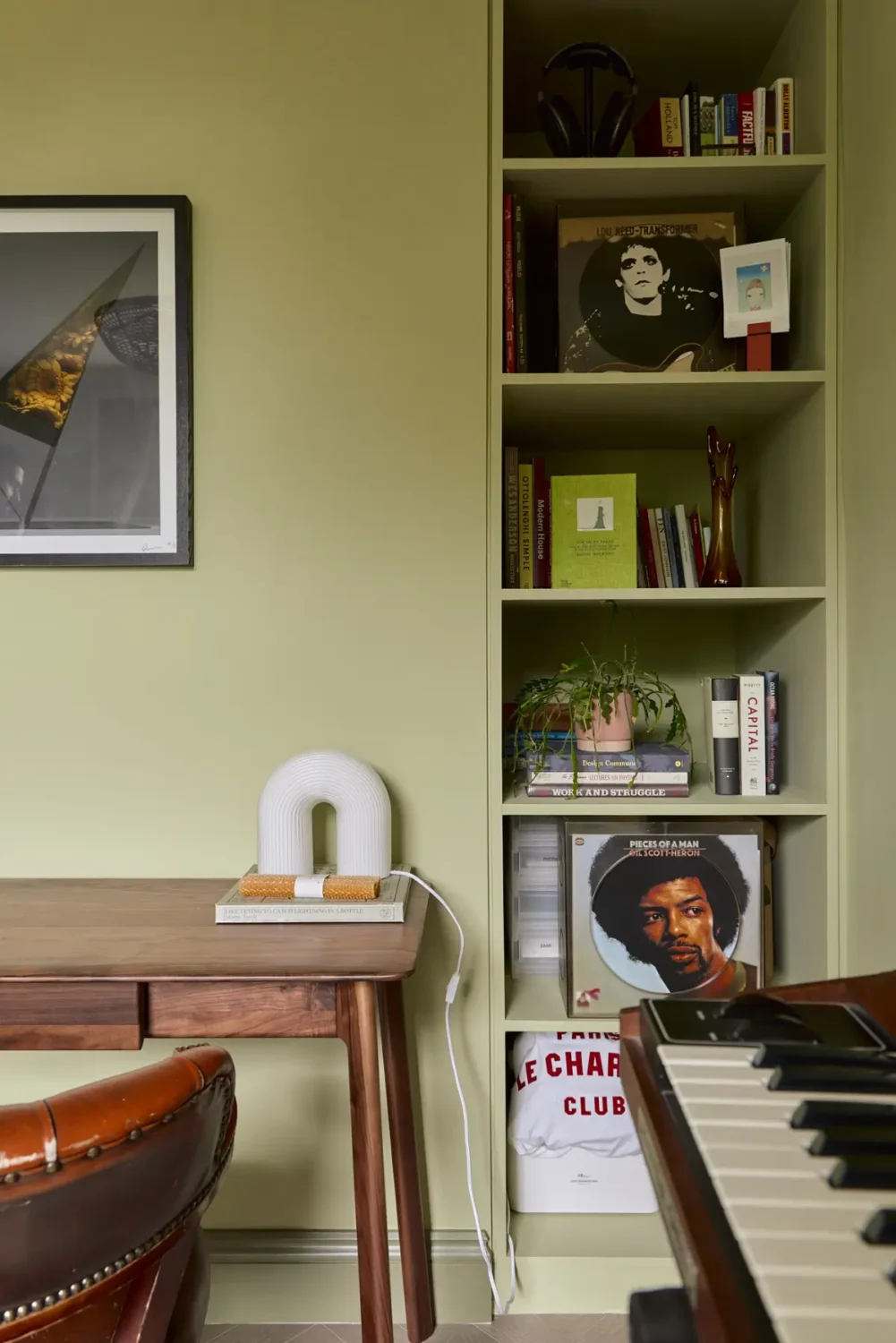 A Classic Victorian Duplex with a Lush, Private Garden in London 24 green home office built-in shelves