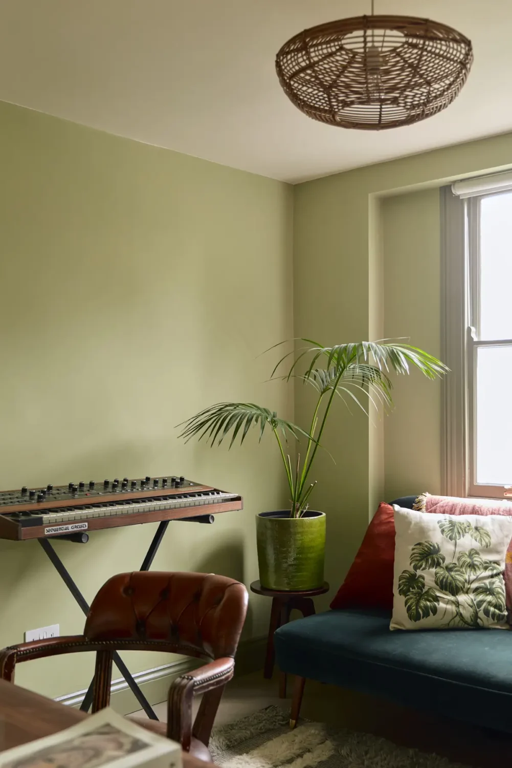 A Classic Victorian Duplex with a Lush, Private Garden in London 23 green home office music room