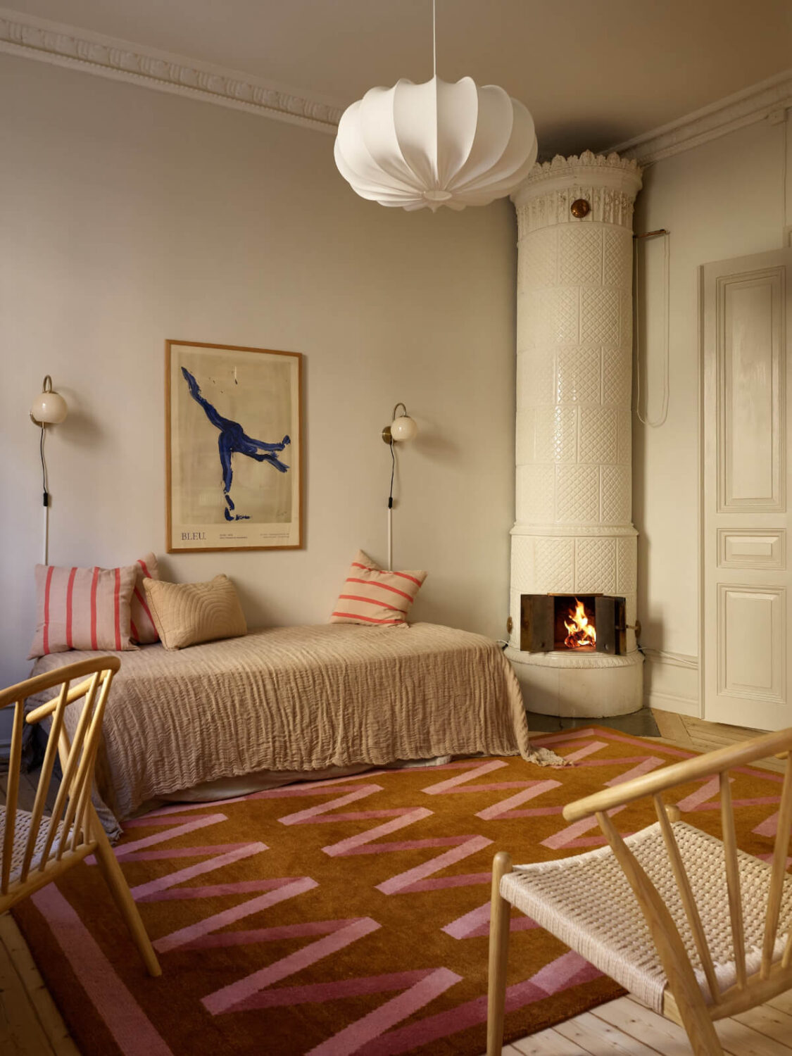 Blue and Red Color Accents in a Stylish Scandinavian Apartment 13 guest bedroom colorful rug fireplace