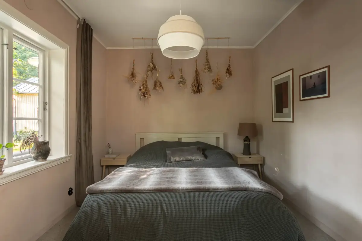 Modern Comforts and Historic Architecture in an 18th Century Home 26 guest bedroom