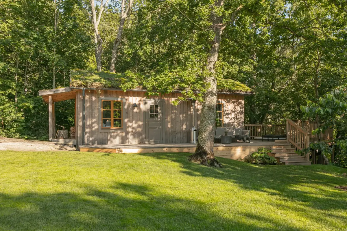 Modern Comforts and Historic Architecture in an 18th Century Home 24 guest house swedish summer home