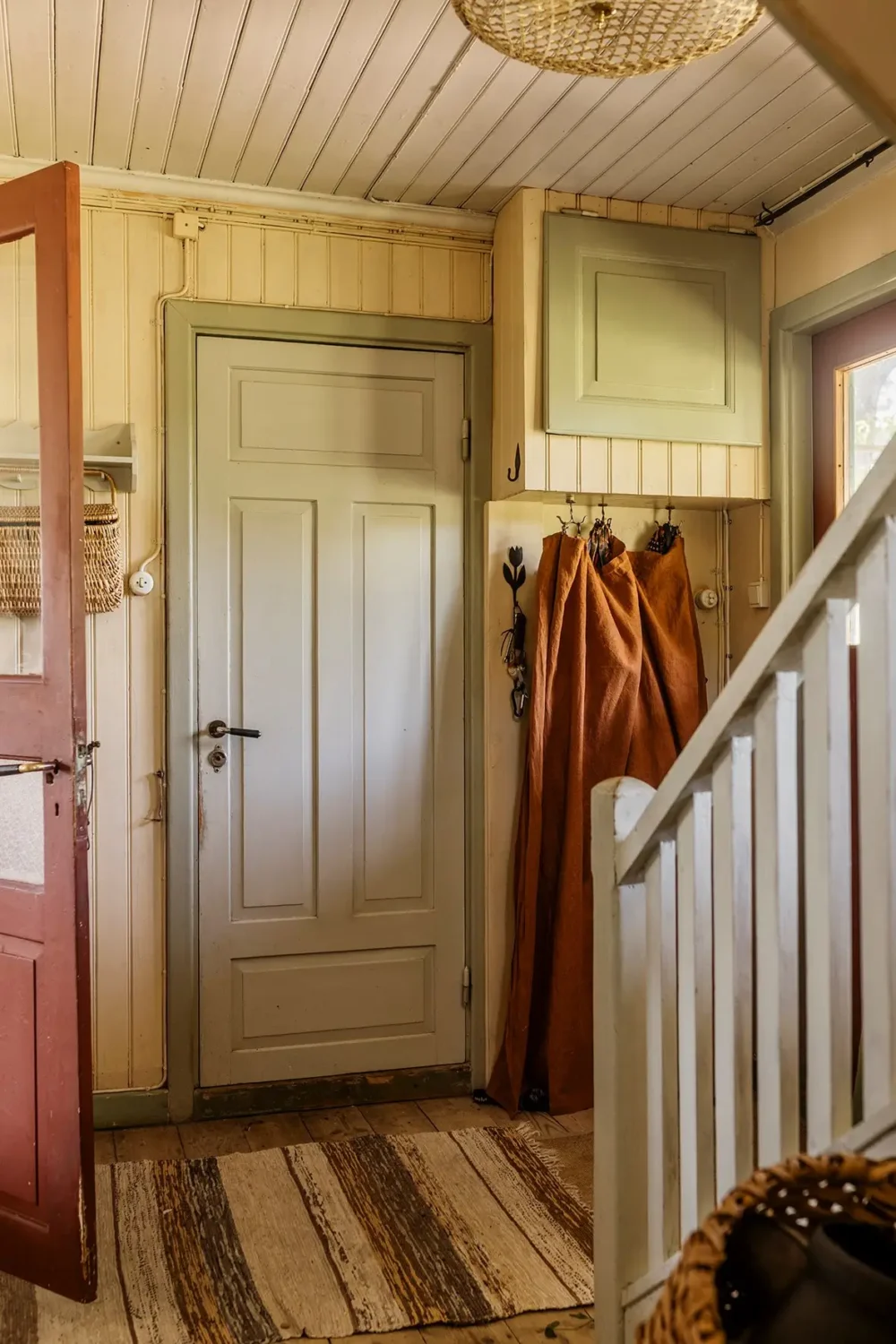 A Historic Lakeside Summer House in the Stockholm Archipelago 23 hall