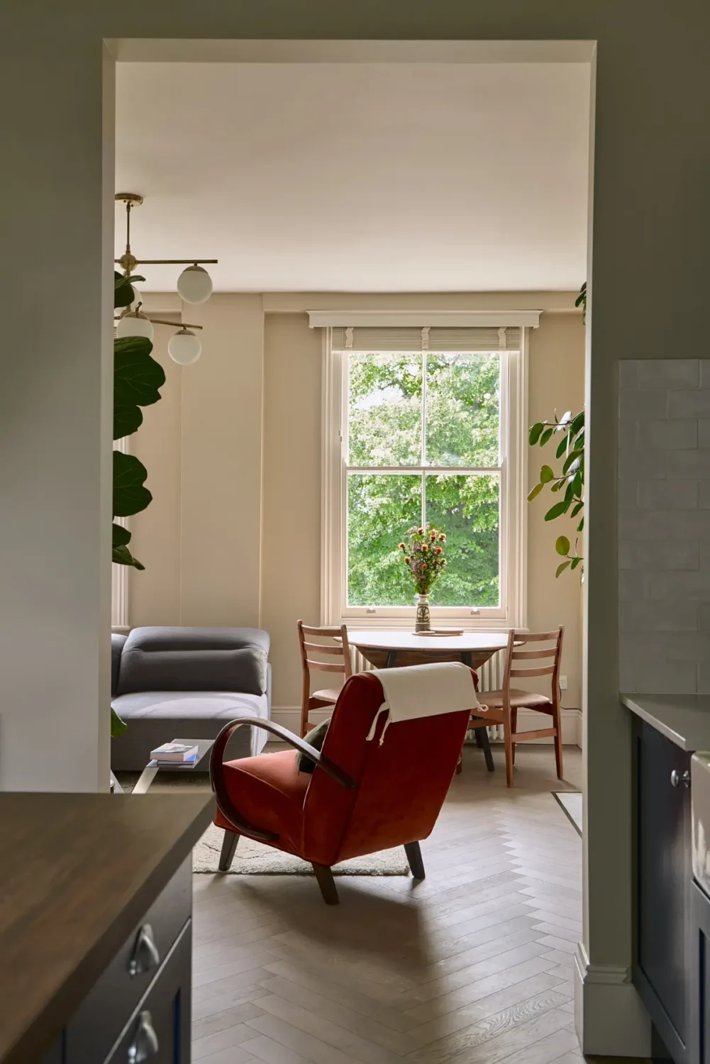 A Classic Victorian Duplex with a Lush, Private Garden in London 9 kitchen view into living room