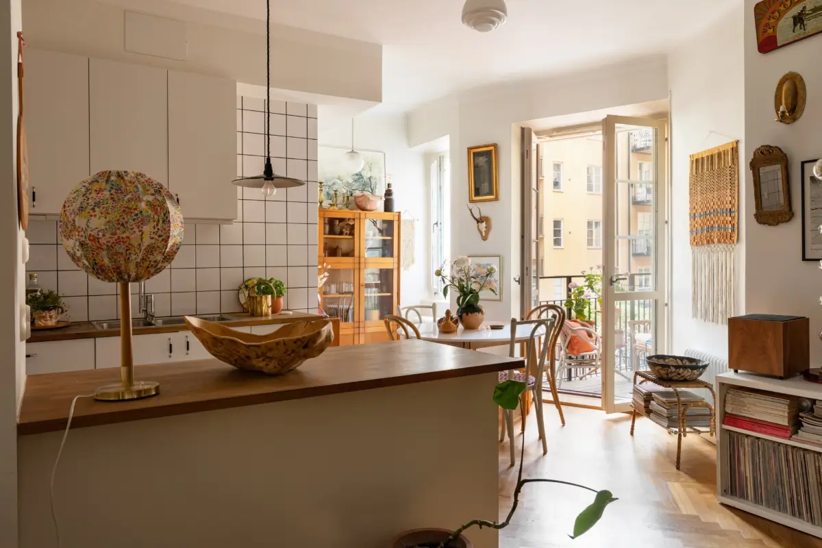 A Cozy 1920s Apartment Filled with Books, Art, and Music 7 kitchen with round table