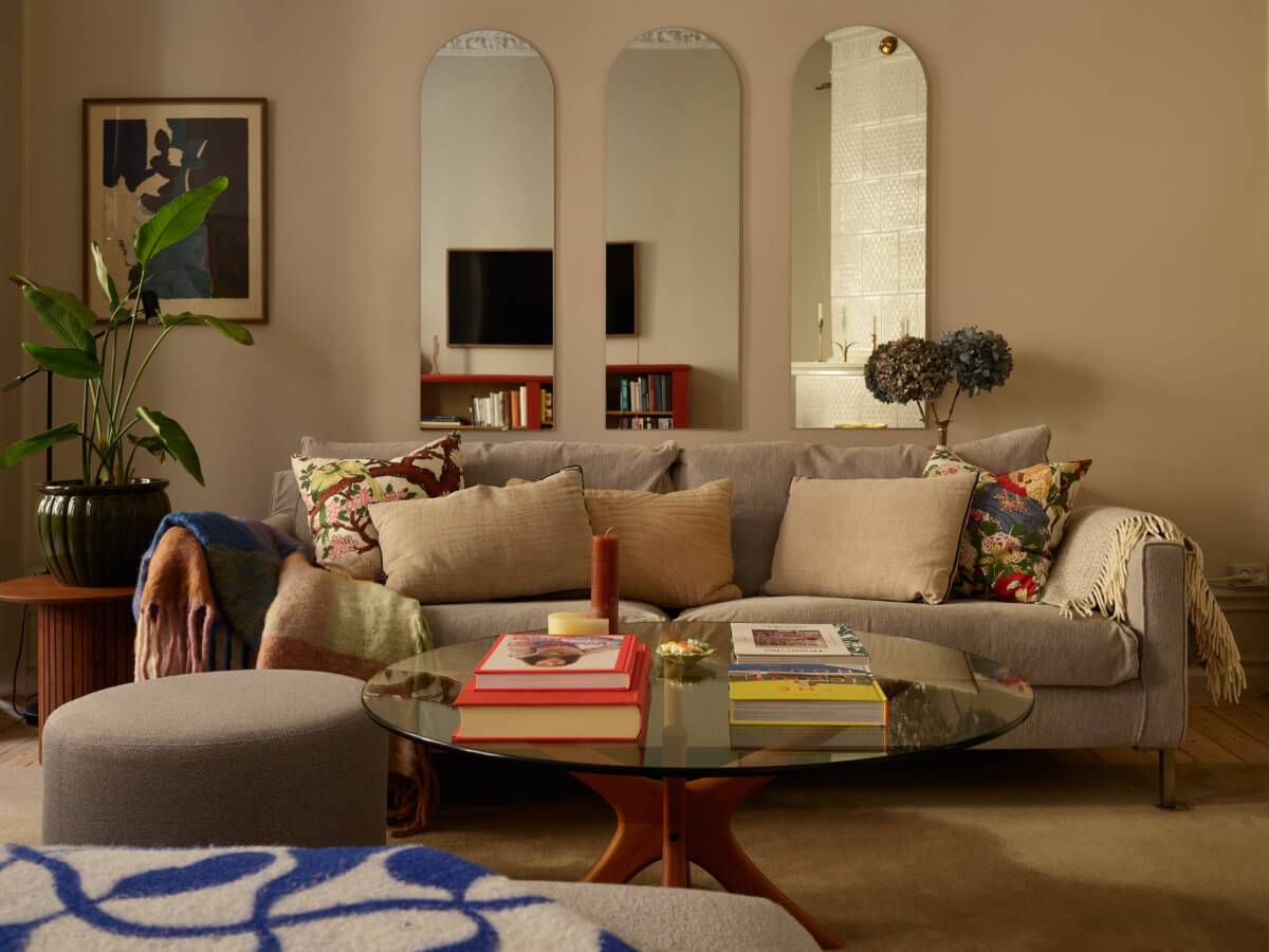 Blue and Red Color Accents in a Stylish Scandinavian Apartment 4 living room arched mirrors