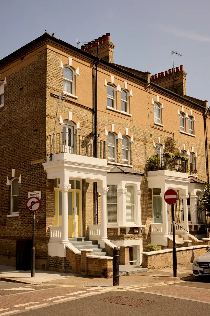 Pastel Hues in a Two-Bedroom Garden Apartment in West Kensington 23 london apartment Pastel Hues in a Two-Bedroom Garden Apartment in West Kensington