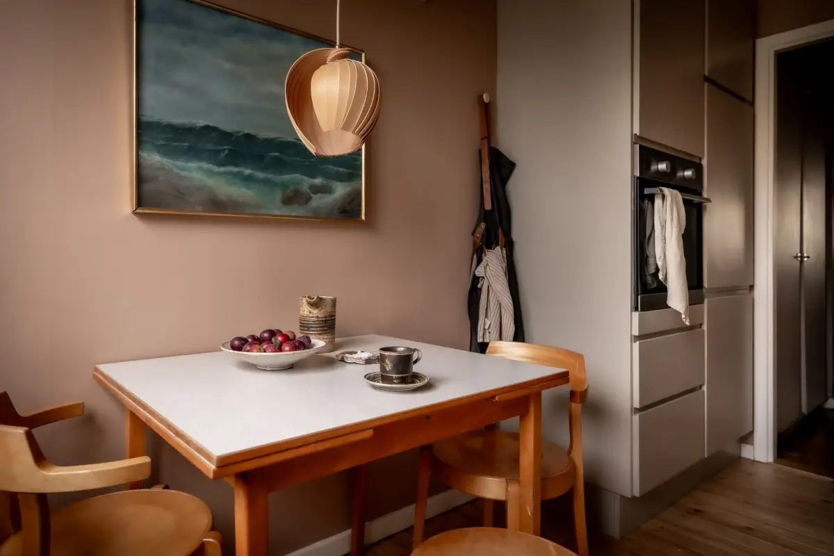 An Earthy Color Palette and Exposed Brick in a 1940s Apartment 15 midcentury kitchen table