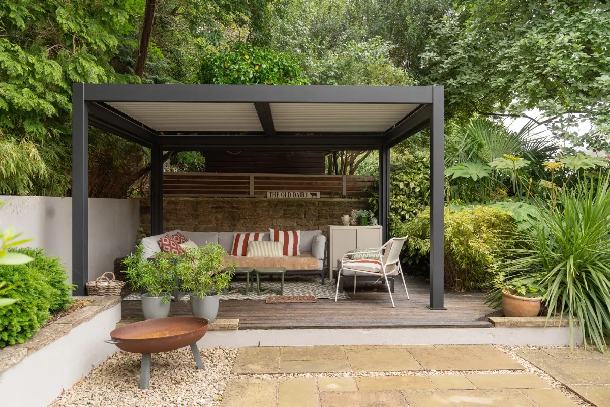 Contemporary Open-Plan Living Spaces in an English Victorian House 32 pergola seating