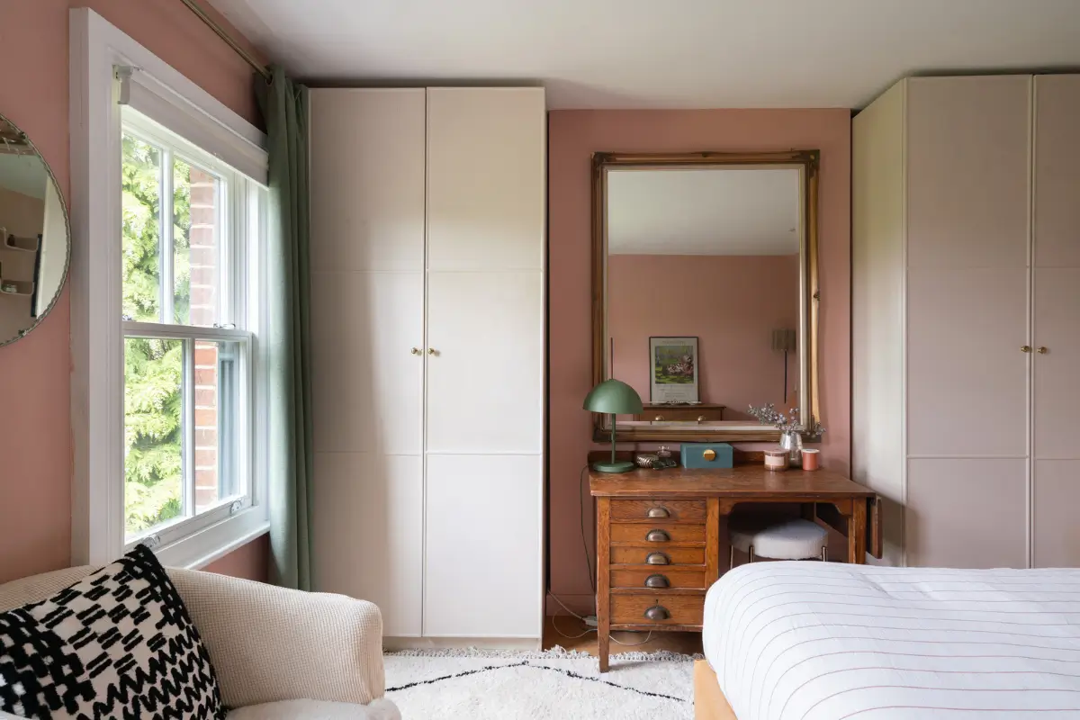 Contemporary Open-Plan Living Spaces in an English Victorian House 25 pink bedroom antique desk