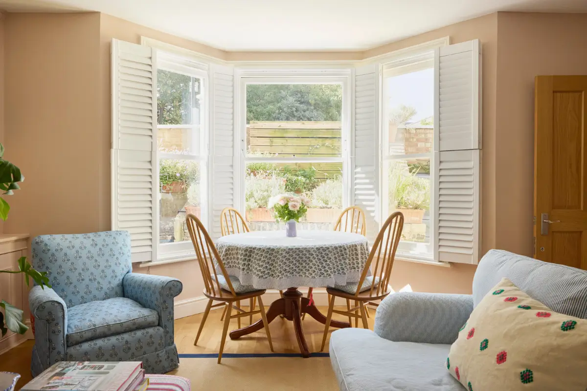 Pastel Hues in a Two-Bedroom Garden Apartment in West Kensington 2 pink living room bay window round table