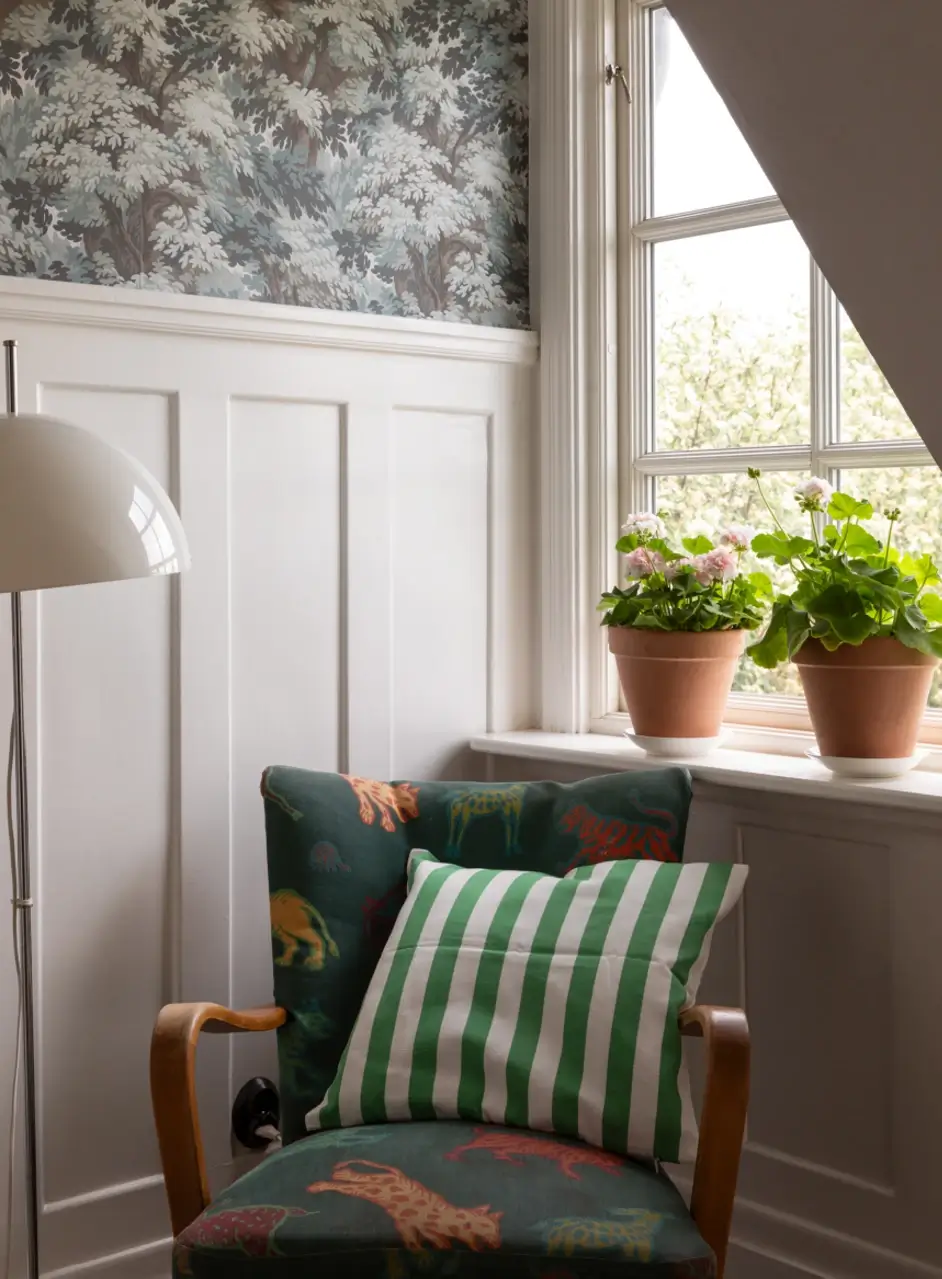 A Renovated 1920s Villa with a Spectacular Garden 24 reading nook