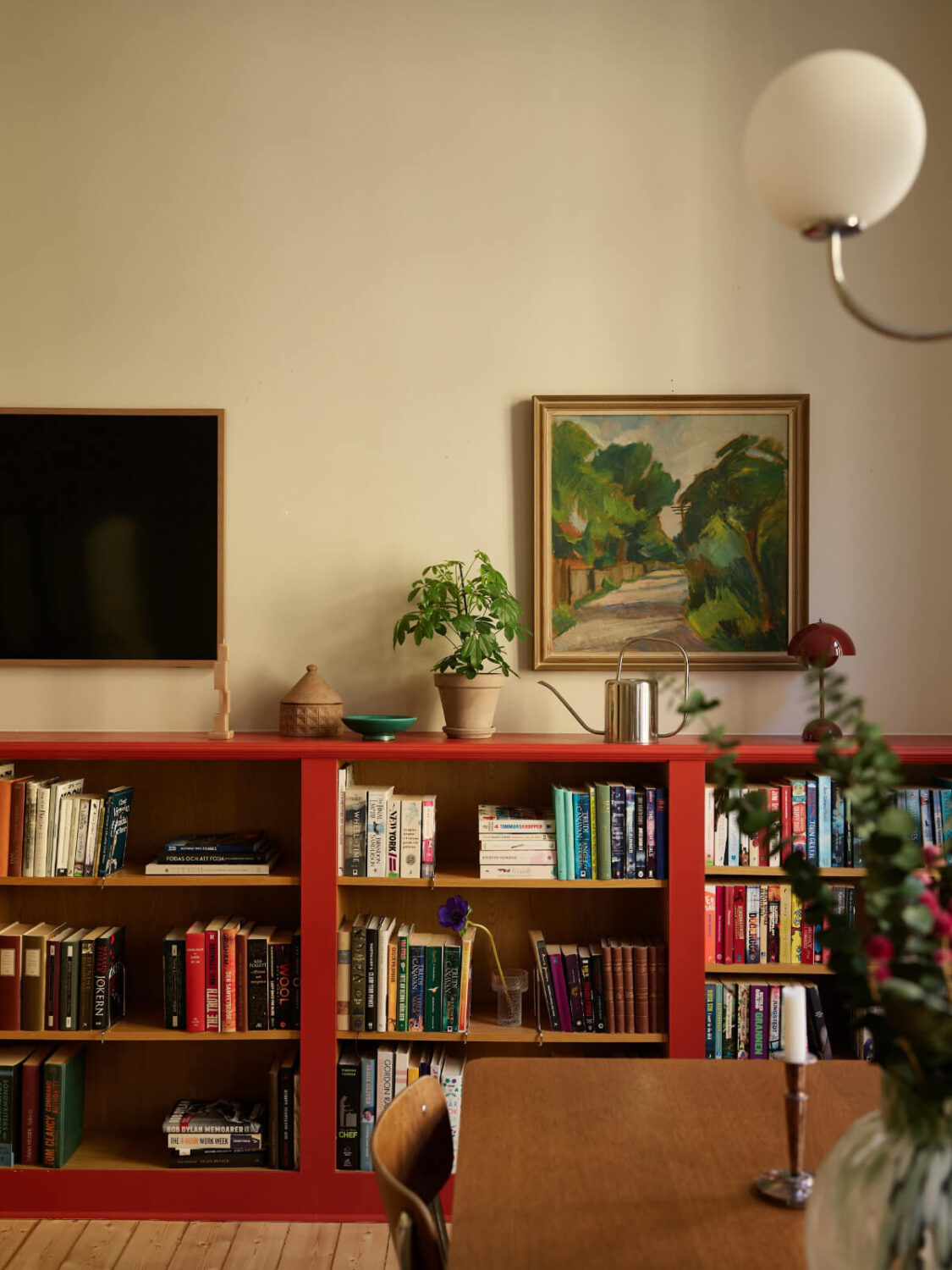 Blue and Red Color Accents in a Stylish Scandinavian Apartment 10 red bookcases
