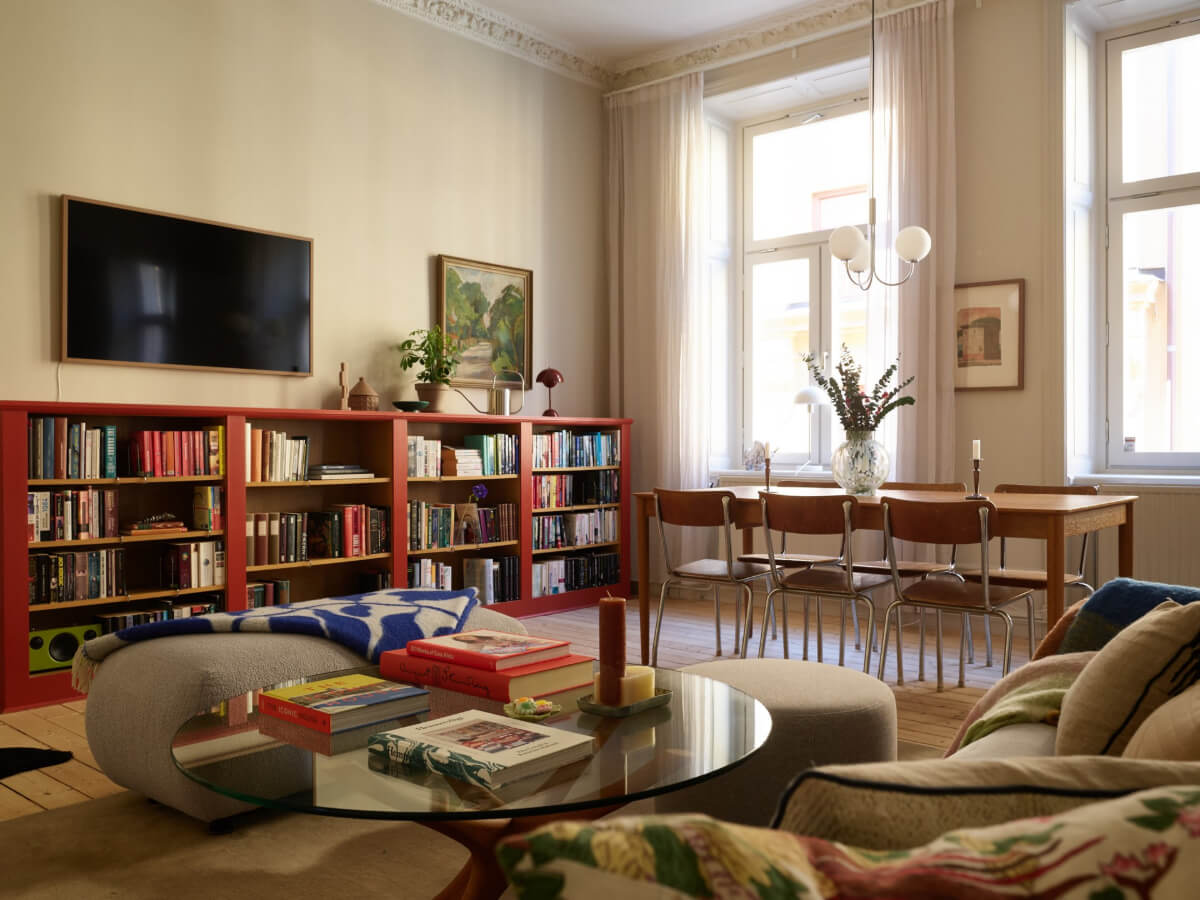 Blue and Red Color Accents in a Stylish Scandinavian Apartment 7 red bookcases living room