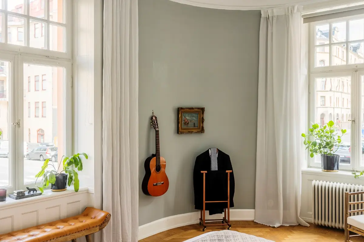 A Farrow & Ball Palette in an Art Nouveau Stockholm Apartment 10 rounded bedroom wall