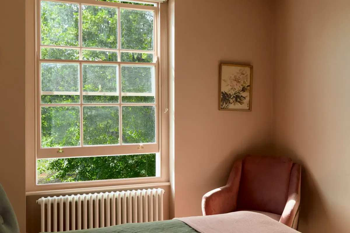 A Classic Victorian Duplex with a Lush, Private Garden in London 19 sash window pink bedroom