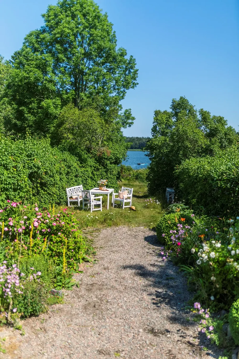 A Historic Lakeside Summer House in the Stockholm Archipelago 27 seaside home garden