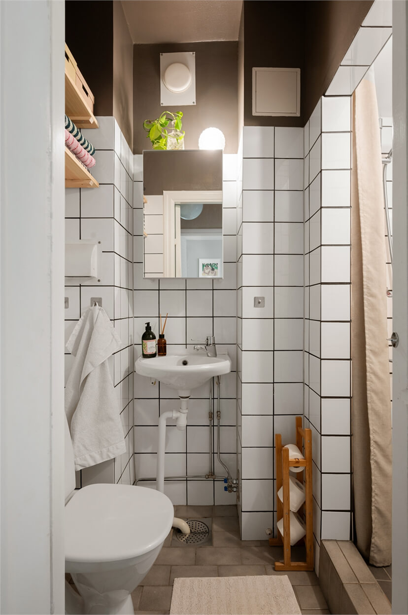 small bathroom white tiles