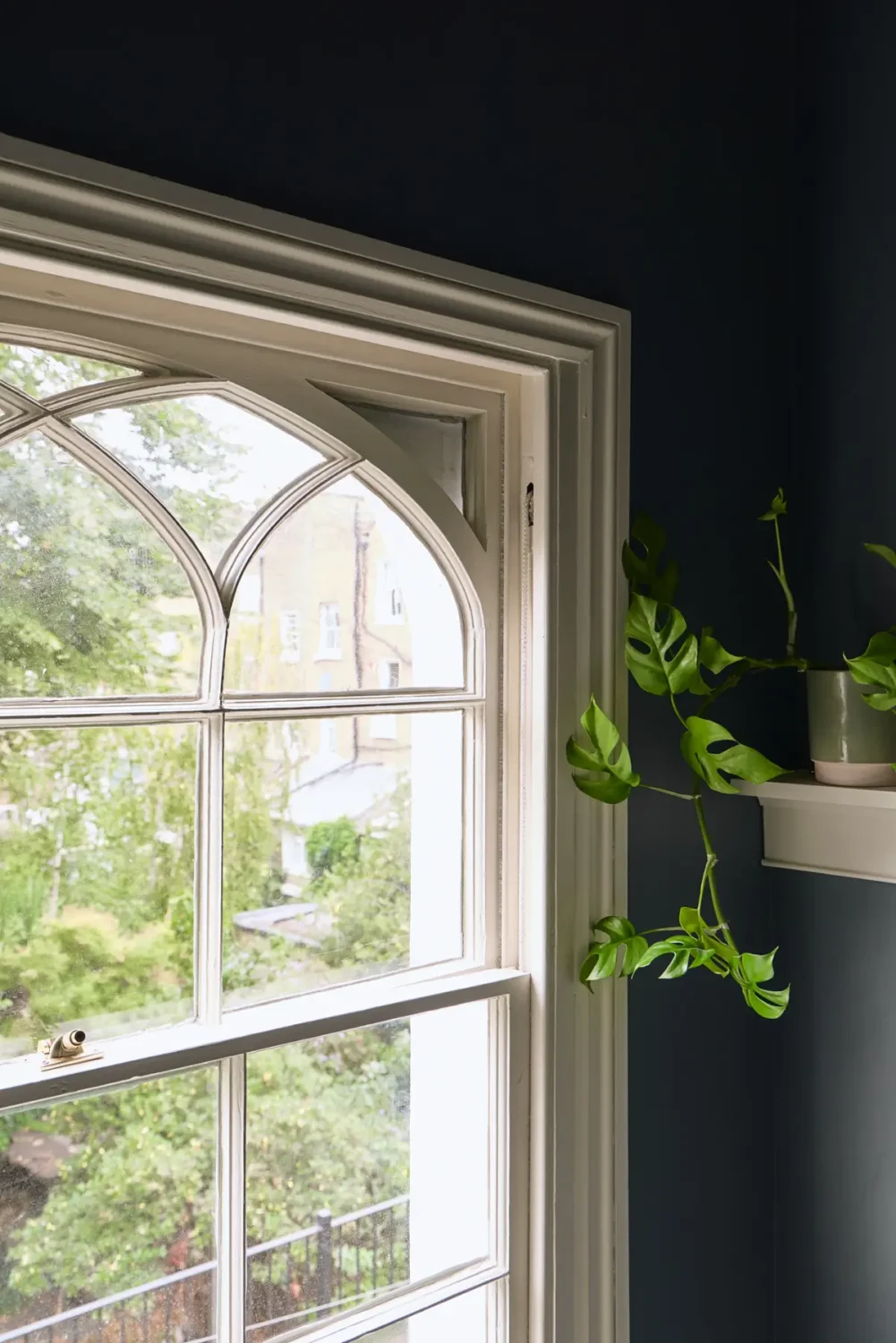 A Classic Victorian Duplex with a Lush, Private Garden in London 17 staircase window