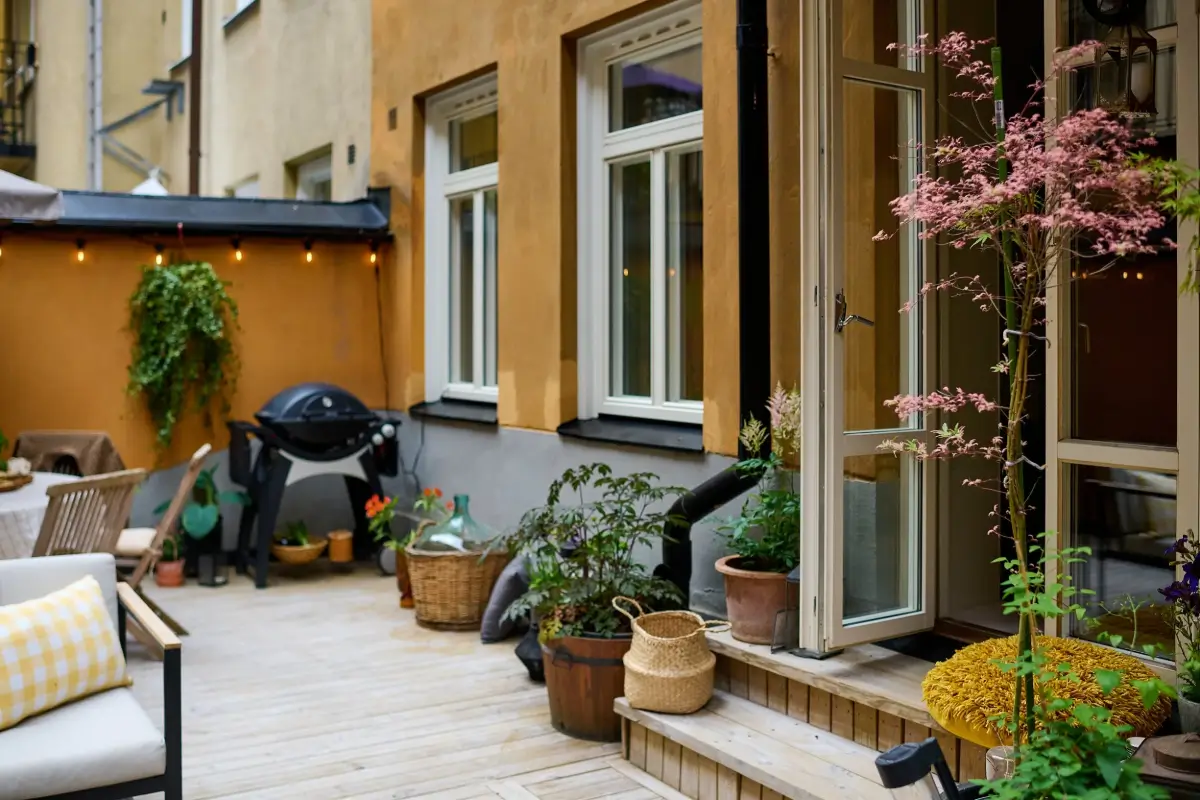 A Colorful Stockholm Apartment with a Large Terrace 28 terrace doors A Colorful Stockholm Apartment with a Large Terrace