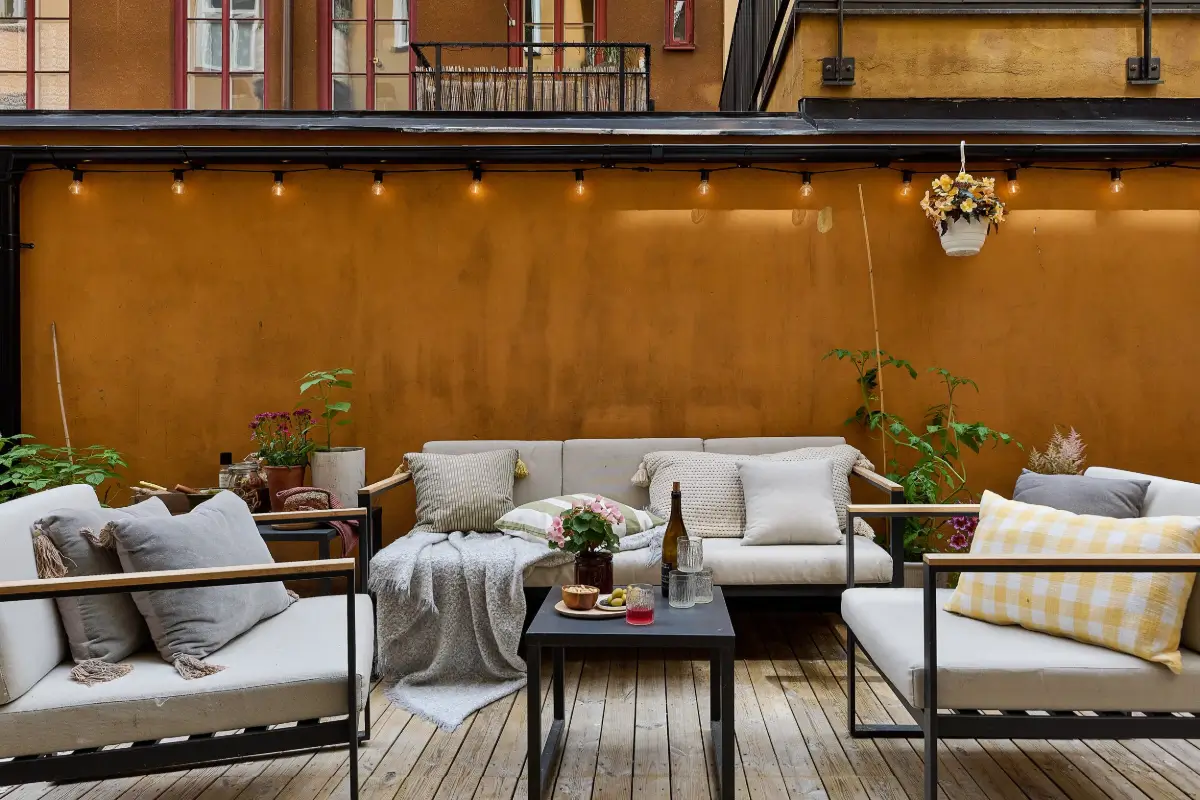 A Colorful Stockholm Apartment with a Large Terrace 25 terrace seating