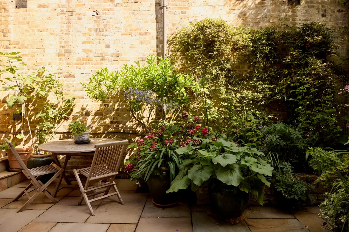 Pastel Hues in a Two-Bedroom Garden Apartment in West Kensington 18 walled city garden
