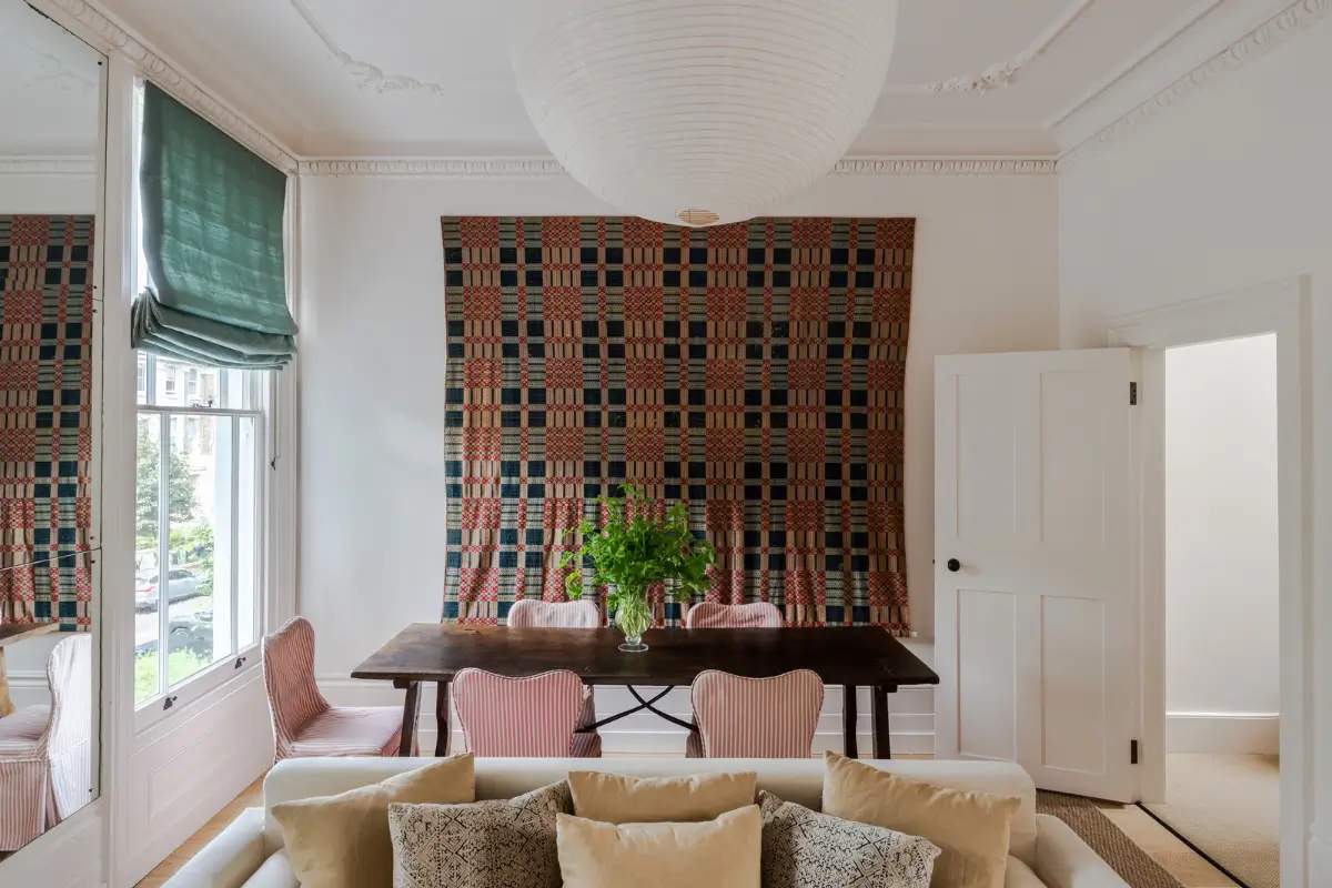 A Bright Late Victorian Townhouse in London 5 white living room stucco dining table