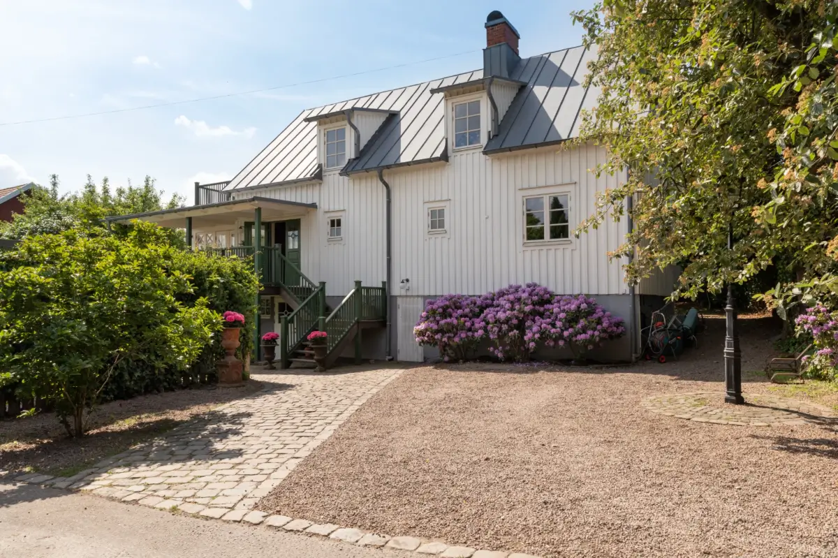 A Renovated 1920s Villa with a Spectacular Garden 48 white swedish home