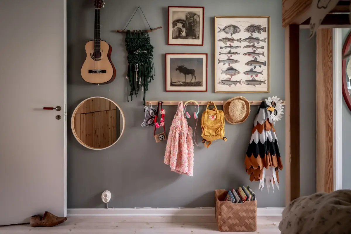 An Earthy Color Palette and Exposed Brick in a 1940s Apartment 25 wooden wall hooks gray walls