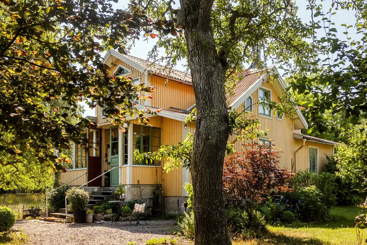 A Historic Lakeside Summer House in the Stockholm Archipelago 31 yellow swedish country house