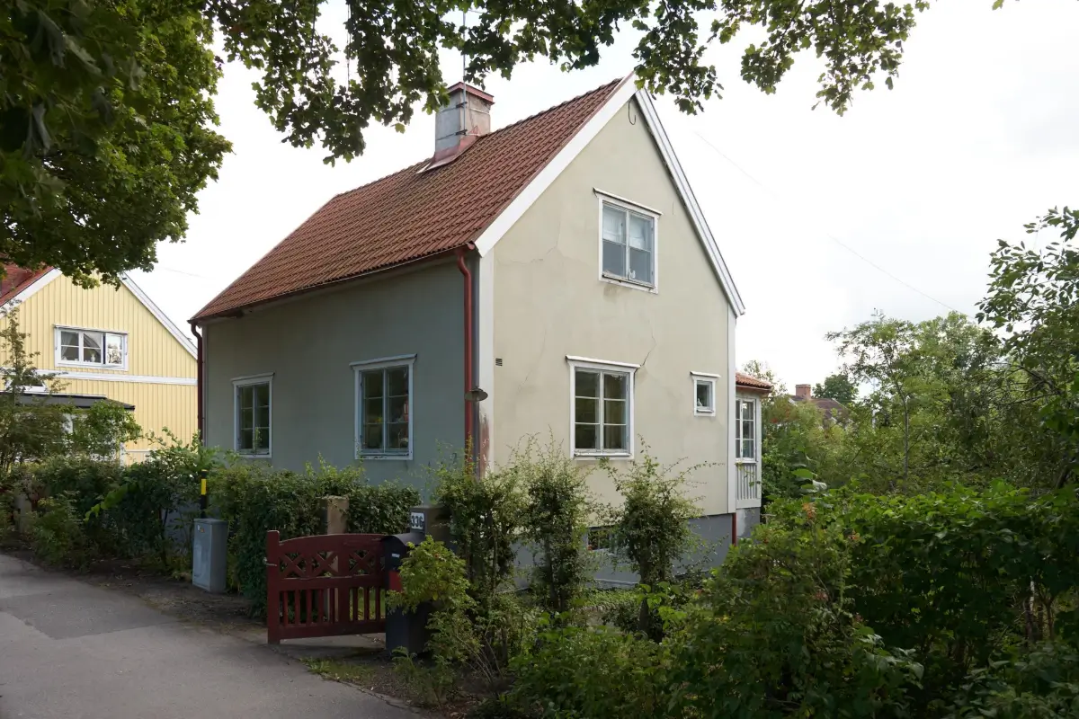 A Well-Preserved 1920s House with a Green Kitchen in Stockholm 45 1920s villa sweden
