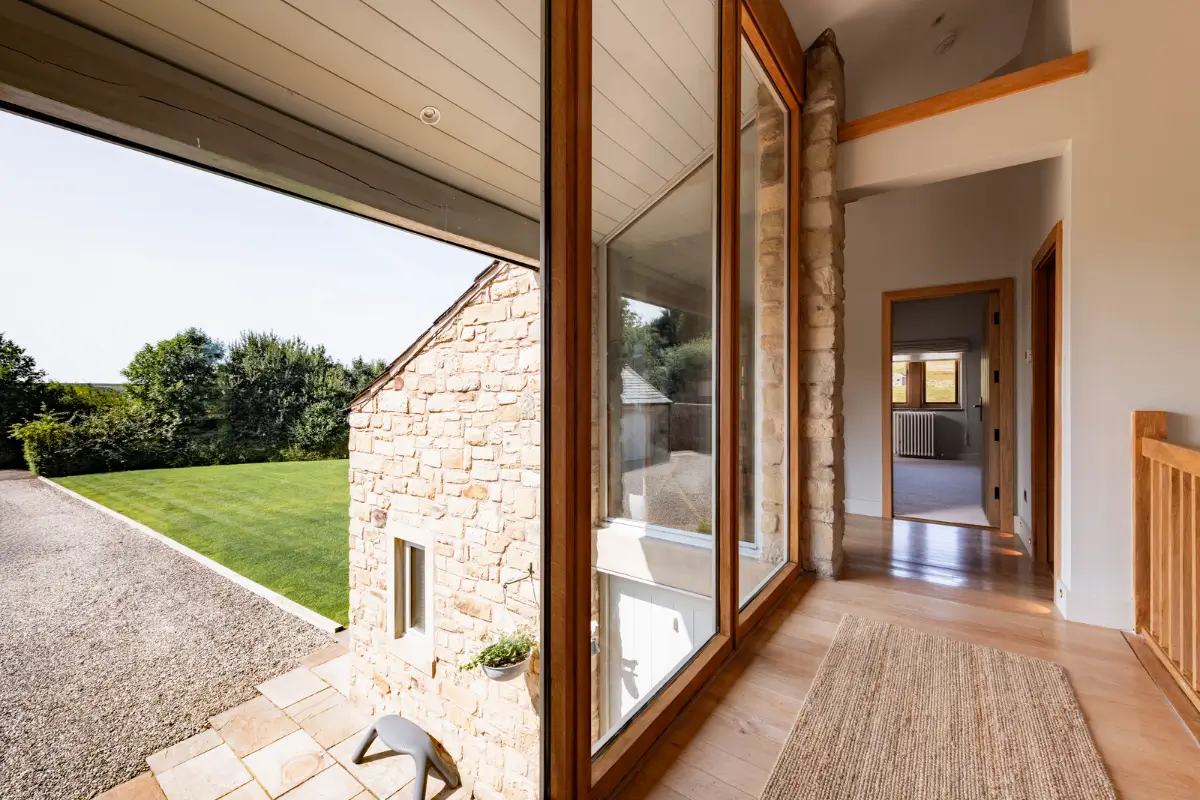 Modern Interiors in an Old Dry-Stone Barn in England 18 barnhouse england11