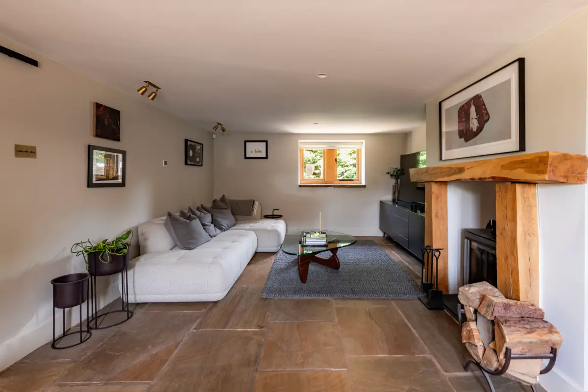 Modern Interiors in an Old Dry-Stone Barn in England 14 barnhouse england14