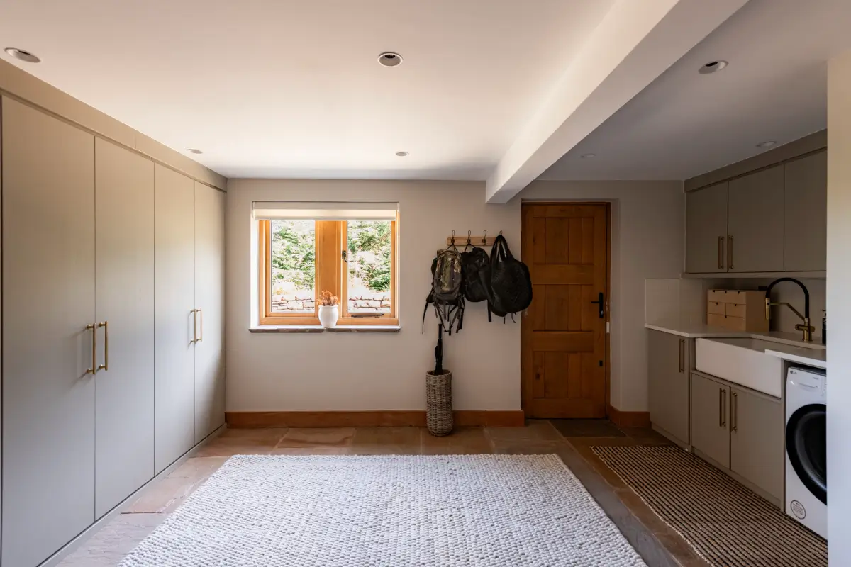 Modern Interiors in an Old Dry-Stone Barn in England 17 barnhouse england15